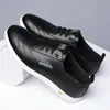 Zapatos blancos de verano para hombre, zapatillas slip-on transpirables de suela blanda versátiles, zapatos casuales de moda, zapatos de vestir para hombre estilo británico