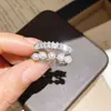 Anillo de Oro Real de 14K Electrochapado Multicapa con Circonita, Sensación de Lujo Exclusivo, Diseño Único de Patrón Retorcido, Joyería de Mano Personalizada para Mujeres