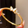 Pulsera Mariposa Flor Chapada en Oro Real de 18k Zirconio Placa Moda Versátil Personalizable Joyería de Mano con Temperamento de Lujo Ligero