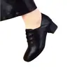 Zapatos de mujer de cuero suave estilo nuevo para madres, zapatos de vestir de suela blanda otoño 2026, zapatos de cuero suave versátiles de corte profundo a la moda para mujer