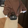 Bolsa de Bowling Plissada Bordada para Mulheres, Moda de Nicho, Luxo Leve, Versátil, Estilo Chanel, Bolsa de Mão Infantil com Letras, Bolsa Transversal Tendência