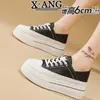 Zapatos Blancos de Cuero Genuino con Suela Gruesa y Aumento Oculto de Altura para Mujer, Nuevo Estilo Primavera 2026, Zapatillas Deportivas Casuales Doble Uso sin Cordones
