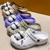 Nuevos Zuecos de Verano para Enfermeras, Versátiles de Verano 2026, de Pareja, de Moda, Dibujos Animados, Lindos Sandalias Cerradas