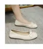Sapatos Rasos de Camada Única Femininos Chegada Nova Primavera 2024 Bico Quadrado Laço Sapatos Noturnos Versátil Couro Macio Solado Macio Leve Sapatos de Feijão