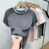 Camiseta feminina de manga curta, gola redonda, corte justo, falso duas peças, leve, casual, simples