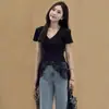 Camiseta de Manga Corta con Cuello en V y Hombros Rectos Talla Grande para Mujer 2026 Nuevo Estilo Chica Popular Diseño Irregular con Parches de Encaje y Cinta Superior
