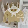 ¡LeenbabyQueso Crema! Diseño original, conjunto súper lindo de top para niña con pajarita color crema y pantalones tipo linterna de lunares