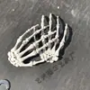 Huesos de Mano de Esqueleto de Halloween en Stock Transfronterizos Accesorios a Escala Adulta Decoración de Terror Directamente del Fabricante Accesorios