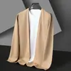 Cardigan Casual Sem Costura Novo para Primavera e Outono 2025 para Homens, Cor Sólida, Suéter de Tricô Moderno e Respirável para Homens Jovens e de Meia-Idade