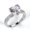Anillo de Boda Nuevo Huitan Europeo y Americano Incrustado con Circonita de Diamante Rosa en Forma de Corazón AAA Joyería de Mano de Compromiso para Mujer