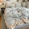 Juego de cubrecama de cuatro piezas estilo francés color crema, terciopelo de leche engrosado, juego de cama de tres piezas con sábana y funda de edredón de terciopelo coral para invierno