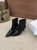 Botas curtas de bico fino para mulheres, outono e inverno, off-white, estilo francês, botas finas de salto alto deslumbrantes, salto fino, botas Martin afinadoras