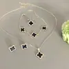 Conjunto de Joias Minimalista de Trevo de Quatro Folhas Transfronteiriço Estilo Europeu e Americano Liga de Alumínio Esmaltada Colar Brincos Pulseira de Trevo da Sorte para Mulheres