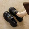 Mocasines de plataforma ultraligeros para mujer 2024 nuevo primavera y otoño estilo británico sin cordones zapatos pequeños de cuero zapatos de dedo gordo de un solo color