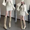 Nuevo diseño de otoño e invierno, minifalda plisada de cuero, minifalda corta bodycon plisada de cintura alta para mujer