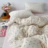 Juego de sábanas de invierno grueso y cálido estilo Ins, funda de edredón de terciopelo de leche de cuatro piezas, juego de cama de tres piezas para dormitorios, estilo sábana bajera de 1.8 metros