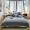 Novo Conjunto de Roupa de Cama Simples Espessado de Solteiro e Casal 2026 com Capa de Edredom Escovada, Conjunto de Roupa de Cama de Três Peças para Dormitório