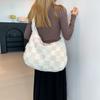 2023 Nova Bolsa de Ombro de Outono de Pelúcia Xadrez Fresca Literária Feminina Bolsa de Axila Casual Cor Sólida Peluda Bolsa Mensageiro