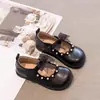 Sapatos de Princesa para Meninas 2025 Novos Sapatos Pequenos de Couro Infantis Primavera e Outono Sapatos Brancos para Meninas Sapatos para Meninas com Solado Macio