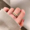 Anel Simples de Aço Inoxidável com Três Anéis e Três Cores de Titânio, Anel de Aço Titânio Fashion Tendência Combinação Sansheng III Anel de Ouro 18K