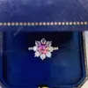 Anillo de Girasol de Moissanita Rosa Anillo de Lujo Ligero Europeo y Americano con Diamantes Completos para Mujer con Certificado con Tarjeta Negra y Bolígrafo de Diamante