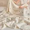 Manta de Verano de Gasa Arrugada 100% Algodón Grado Materno e Infantil Clase A Cubierta de Cama Bordada Estilo Manta de Verano Juego de Cuatro Piezas Manta de Verano para Aire Acondicionado