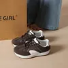 Zapatos nuevos estilo coreano para papá para mujer, zapatillas deportivas para correr de estudiante otoño 2026, zapatos casuales con suelas gruesas y aumento de altura F8878