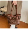 Bolso de Mujer de Moda Gran Capacidad Bolso Grande 2026 Nuevo Estilo Bolso Versátil de Moda Hombro Único de Mano Viaje Cotidiano Bolso Tote con Temperamento