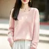 Suéter de seda de amoreira 12G escovado sem costura com decote V, macio e amigo da pele, design sem costura, perfeito para primavera e outono, top versátil e elegante