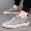 Otoño 2026 Nuevos Zapatos de Skate para Hombre Antideslizantes Modernos Versátiles Deportivos Casuales Hombres Transpirables Suela Gruesa Zapatos para Hombre Venta al por Mayor