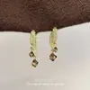 Sistema de color Maillard retro nicho minimalista de alta gama aretes de mariposa para otoño e invierno versátiles simples para el día a día