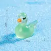 Paisaje en miniatura más vendido transfronterizo, linda figura de cisne que brilla en la oscuridad, decoración DIY, accesorio de bolsa sorpresa, mini adorno