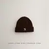 Chapéus Infantis para Outono e Inverno, Quentes e Grossos, Simples à Prova de Vento Gorro de Tricô, Unissex Chapéu de Lã com Proteção para Orelhas de Bebê, Moderno