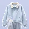Conjunto de Chicas 2026 Estilo Universitario Top con Cuello Polo Jeans con Lazo Conjunto de Dos Piezas de Moda Tendencia