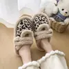 Zapatillas de Casa Otoño/Invierno 2026 Moda Europea y Americana Estampado de Leopardo Zapatillas Planas de Felpa Calientes Zapatillas Planas de Algodón para Mujer
