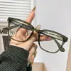 Armazones para Gafas Estilo Coreano Tr de Aguja Plana en Stock, Modernos y Versátiles, Sensación de Alta Gama, Bloqueo de Luz Azul, Gafas Sin Graduación, Se Pueden Personalizar con Lentes Graduados