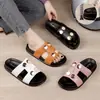 Pantuflas para Mujer Verano Ropa de Exterior 2025 Nuevo Estilo Estrella Casual Hebilla Suaves Planas de Una Tira Sandalias de Playa
