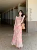 Precio Especial, Sin Devoluciones ni Cambios"Flor de Begonia" Vacaciones Románticas Francesas Vestido con Volantes Corte Diagonal 88659
