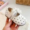 Zapatos para niña de encaje con lunares y lazo, estilo nuevo de otoño, zapatos de princesa para niños pequeños, elegantes zapatos de baile para bebé