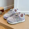 Zapatos Deportivos para Niños 2026 Otoño Nuevo Estilo Hebilla Giratoria Zapatos Casuales para Niña Zapatos de Moda para Niño Suela Suave Zapatos Individuales