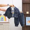 Ropa para Niños Niños Traje de Otoño 2025 Nuevo Guapo Bebé Mezclilla Manga Larga Conjunto de Tres Piezas Niños Primavera Venta al por Mayor Tendencia