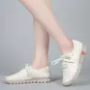 Moda Casual Nueva Primavera/Verano 2026 Zapatos Cómodos de Cuero Suave y Suela Suave para Madres de Mediana Edad y Mayores Comercio Transfronterizo