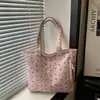 Colección de verano 2026: bolso de hombro para mujer elegante y moderno, con un diseño único, estética minimalista, materiales de alta calidad y un bolso tote de gran capacidad