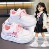 Zapatillas para niñas, estilo nuevo primavera y otoño 2026, zapatos de moda para niños mayores, zapatillas deportivas casuales de caña baja con suela blanda para niños