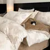 Novo Conjunto de Quatro Peças Esculpido em Leite Fleece Espesso Conjunto de Cama de Inverno com Fronha de Edredom de Fleece Dupla Face Lençol de Cama de Fleece de Coral Roupa de Cama Quente