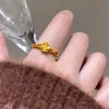Anillo Abierto Flor Arena Oro Estilo Nuevo 2026 para Mujer, Anillo Exquisito de Gama Alta de Nicho para Dedo Índice, Joyería Elegante de Lujo Ligero