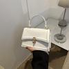Bolso de Mano de Moda para Mujer 2026 Nuevo Estilo Bolso de Mano de Moda para Dama Bolso de Hombro Cruzado Textura de Alta Calidad Hebilla de Cierre Color Sólido Bolso Cuadrado Pequeño