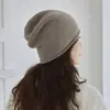 Cachecol de Cashmere Macio e Pegajoso 2026 Outono/Inverno Novo Chapéu de Tricô para Mulheres, Cor Sólida, Circunferência Grande, Borda Enrolada, Proteção Quente para Orelhas