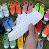 Buraco sapatos crianças sapatos atacado verão crianças buraco sapatos meninos e meninas não-slip impermeável Oco Beach Shoes sandálias