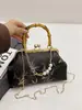 Nova Bolsa de Jantar Bordada Estilo Chinês Estilo Nacional 2025 Nova Bolsa Transversal com Corrente de Pérolas Bolsinha Retrô de Nicho Bolsa Dourada
